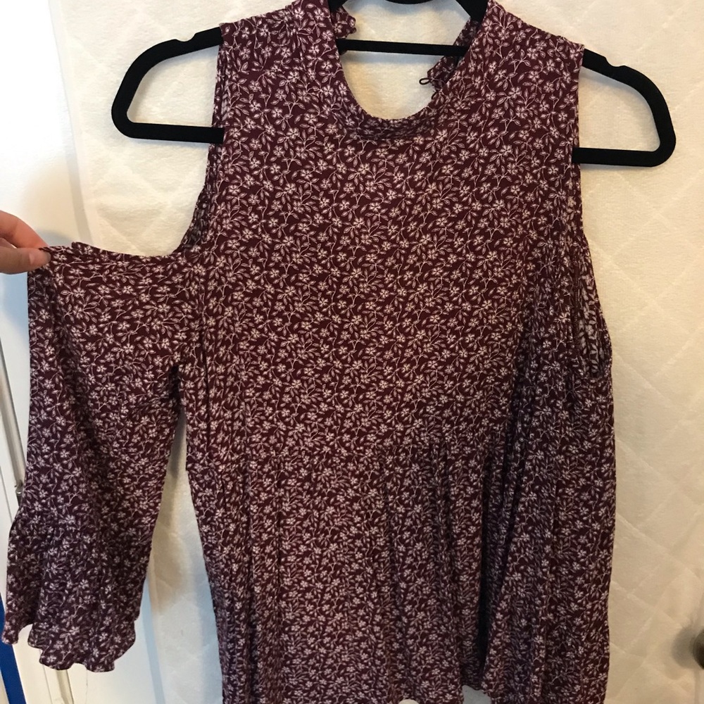 American Eagle floral cutout shoulder long sleeve